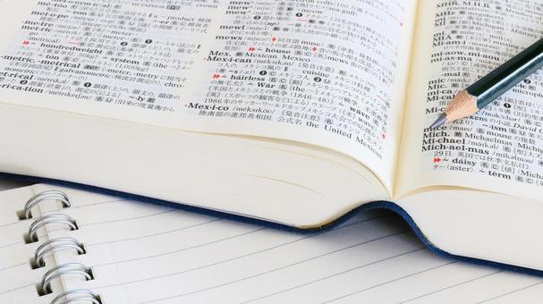 教育イメージ 試験勉強 ノートと英和辞典 教育イメージ 試験勉強 ノートと英和辞典の写真