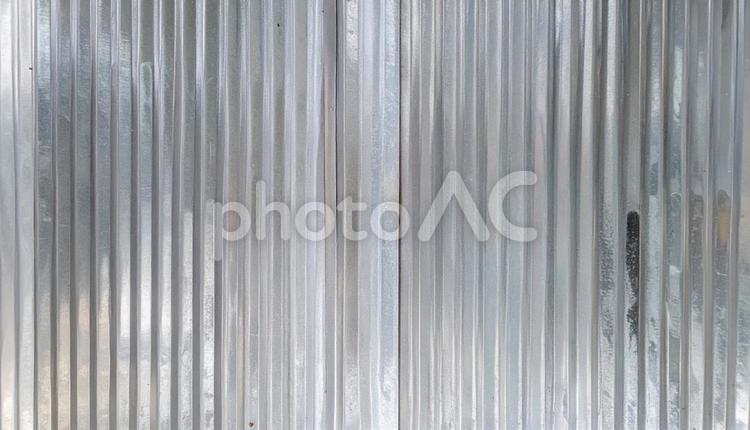 シルバーの波板金属の背景 シルバー,金属,波板の写真素材