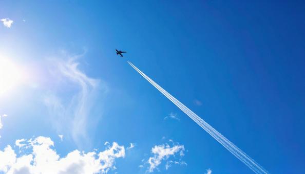 飛行機雲と青空 飛行機雲と青空の写真