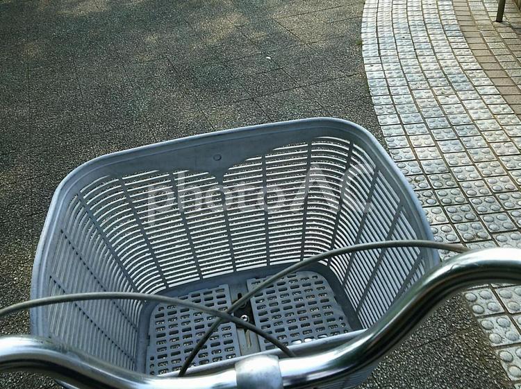 ママチャリ運転 ままちゃり,ママチャリ,乗るの写真素材