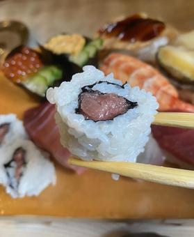 Tuna roll with rice, JPG