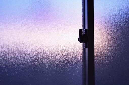 すりガラス越しの夕焼け すりガラス,夕焼け,ガラスの写真素材