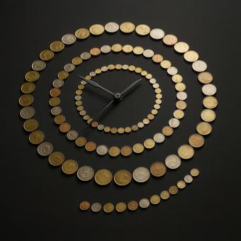 時の通貨(貨幣と時間の象徴) 時の通貨(貨幣と時間の象徴)の写真