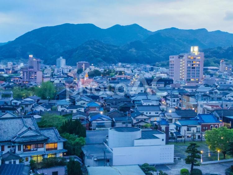 【佐賀県】嬉野温泉の街並み 嬉野温泉,温泉街,夜の写真素材