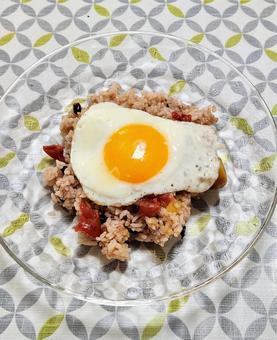 赤しそ梅チャーハン1 赤しそ梅チャーハン1 チャーハン,赤シソ,紫蘇の写真素材