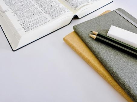 教育イメージ　テスト勉強　コピースペース 教育イメージ,テスト勉強,受験勉強の写真素材
