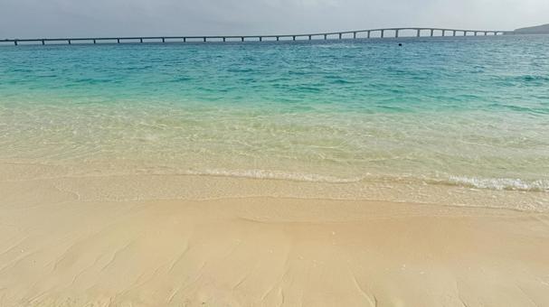 与那覇前浜の青い海 与那覇前浜の青い海 海,空,夏の写真素材