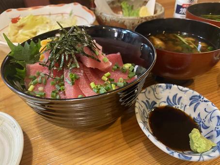 まぐろ丼 まぐろ丼の写真