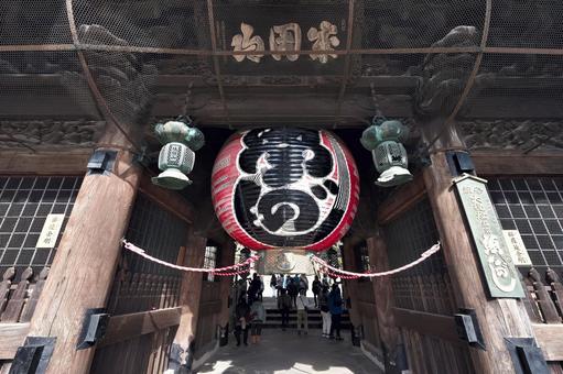 成田山新勝寺　仁王門の魚がし大提灯 成田山,新勝寺,神社仏閣の写真素材