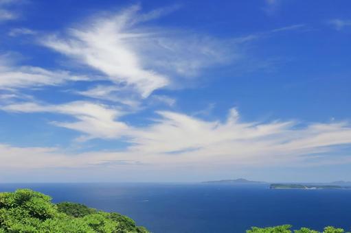爽やかな空と青い海 爽やかな空と青い海の写真