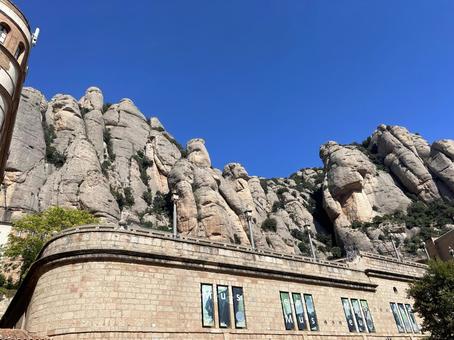 奇岩群とモンセラット美術館 奇岩群とモンセラット美術館 バルセロナ,スペイン,カタルーニャの写真素材