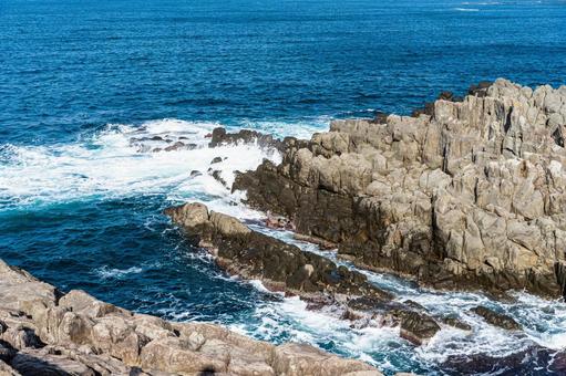 東尋坊 日本海にそびえる断崖と荒波の絶景 東尋坊 日本海にそびえる断崖と荒波の絶景 東尋坊,海,崖の写真素材