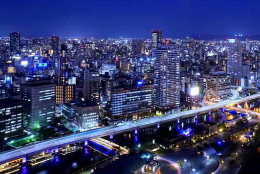 夜の大阪の街並み 夜の大阪の街並みの写真