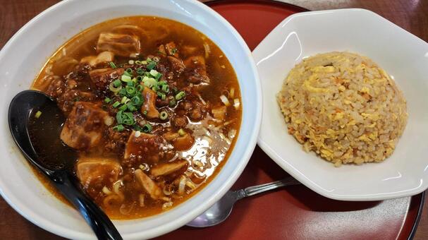 マーボー麵とチャーハンセット ラーメン,マーボー麺,チャーハンの写真素材
