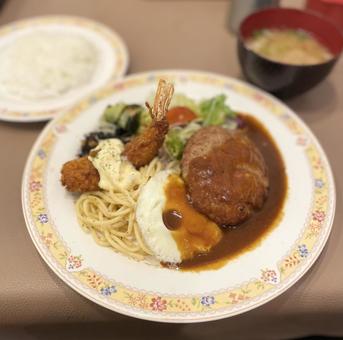 Photo, lunch, hamburger lunch, fried shrimp lunch, 