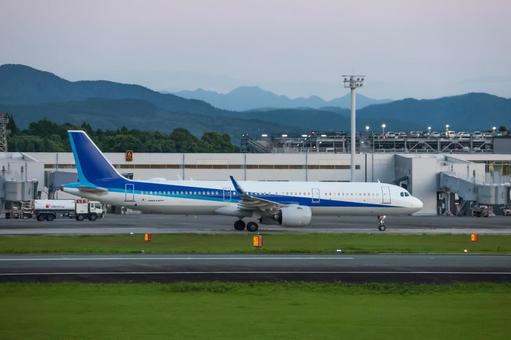 Evening Motion Evening Motion 飛行機,航空機,旅客機の写真素材