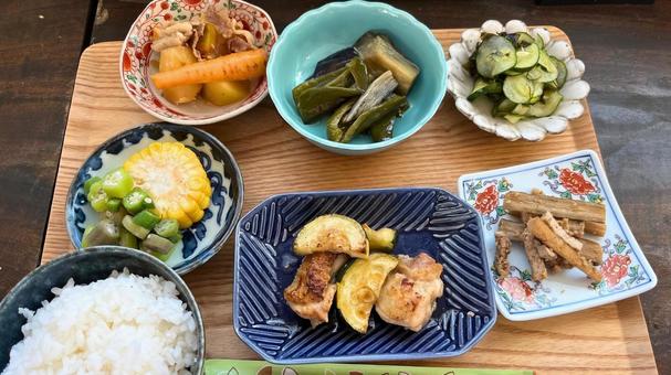 彩り豊かな和食の定食 彩り豊かな和食の定食 和食,定食,ご飯の写真素材