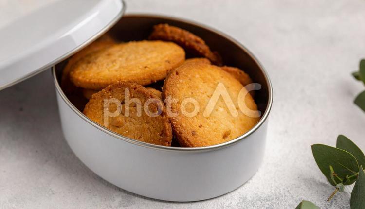 白いクッキー缶に敷き詰められたクッキー クッキー缶,クッキー,サブレの写真素材