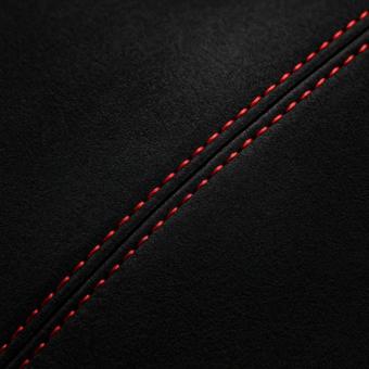 黒スエードと赤縫いの写真