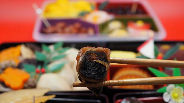 昆布巻き＆おせち料理お重詰め（食べる） おせち料理,昆布巻き,お重詰めの写真素材