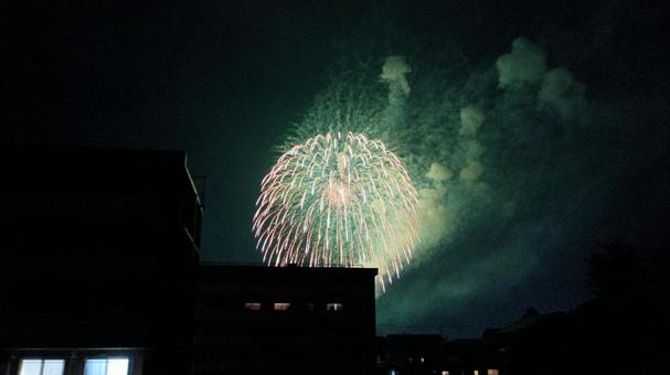 夏の夜空の花火 夏の夜空の花火の写真