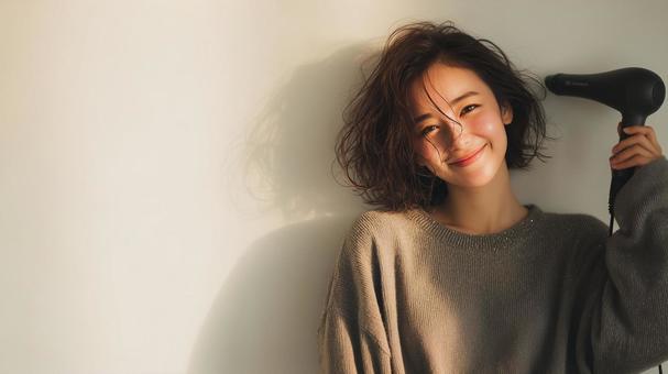 日本人女性のヘアドライシーンの写真