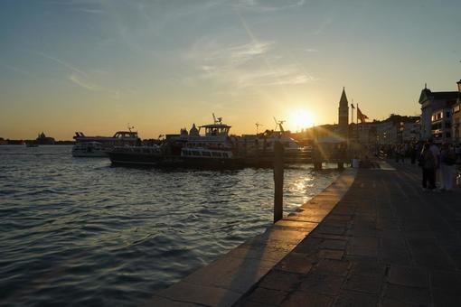 夕暮れのベネチア港 夕暮れのベネチア港の写真