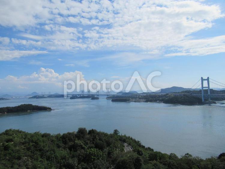 青空と瀬戸大橋 瀬戸大橋,青空,雲の写真素材