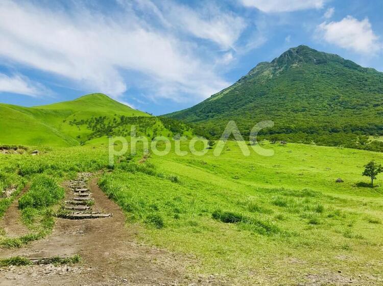 大分の雄大な山々 山,自然,緑の写真素材