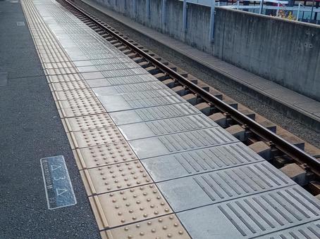駅のホーム 駅,線路,ホームの写真素材