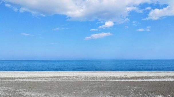 紀勢本線から見る真夏の海岸 紀勢本線から見る真夏の海岸の写真