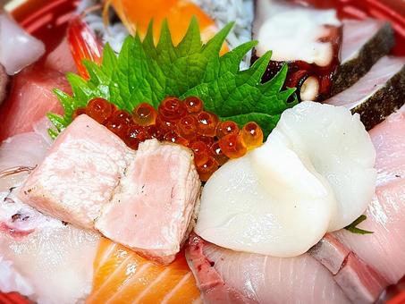 Seafood bowl sashimi, bowl of rice topped with sashimi, seafood bowl lunch, sashimi, JPG