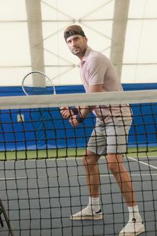 コートでプレー準備をする男性 男性,外国人,テニスの写真素材