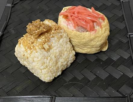 おにぎり いなり寿司 紅生姜 おにぎり いなり寿司 紅生姜 おむすび,おにぎり,紅生姜の写真素材