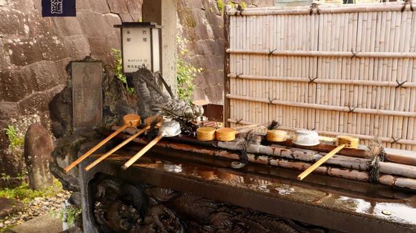 成田山新勝寺の手洗い場 成田山新勝寺の手洗い場 成田山新勝寺,手洗い場,ひしゃくの写真素材