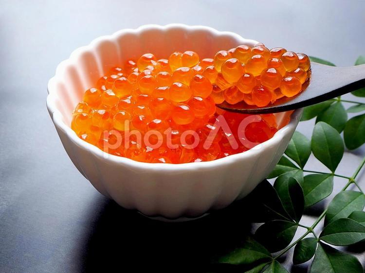 いくらの箸上げ いくら,卵,食材の写真素材