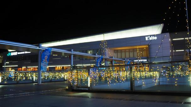 高崎駅＆駅前・クリスマスの夜景（高崎市） クリスマス,イルミネーション,冬の写真素材