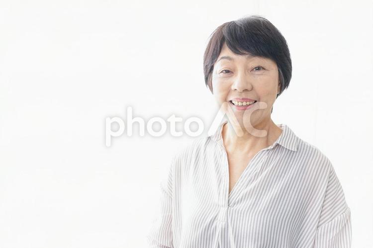 シニア女性 引退,退職,晩年の写真素材