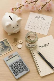 春の家計と貯金の写真