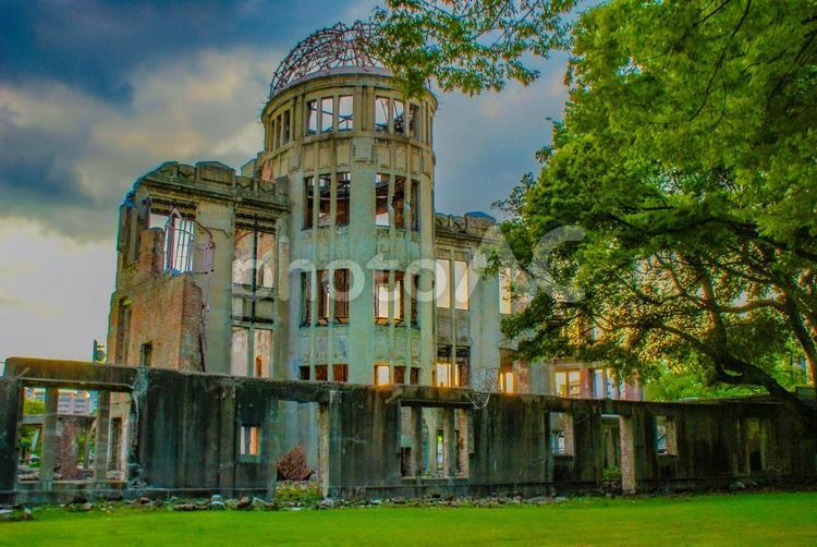 原爆ドームと自然 広島,原爆ドーム,歴史的の写真素材