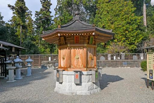 滋賀・近江八幡市 沙沙貴神社 八角神殿 沙沙貴神社,八角神殿,鳥居の写真素材