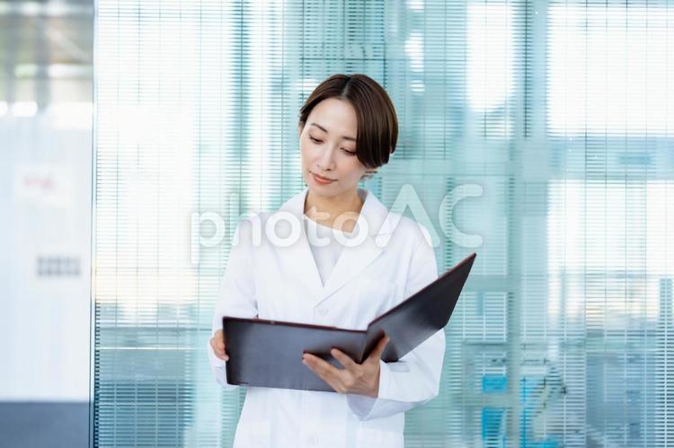 白衣を着た医療従事者 医者,女性,女医の写真素材