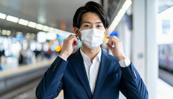 マスクをつける人 マスクをつける人の写真
