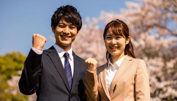 ガッツポーズをする笑顔のビジネスマン男女 ガッツポーズをする笑顔のビジネスマン男女の写真