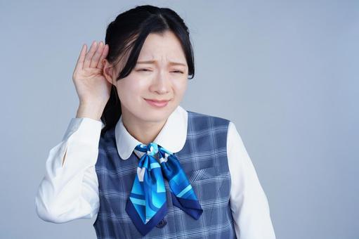 青いリボンの制服の女性が耳に手を当てる 女性,耳に手を当てる,聞こえないの写真素材