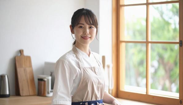 料理する日本人の若い女性の写真