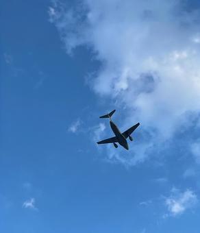 空と飛行機 空,飛行機,雲の写真素材