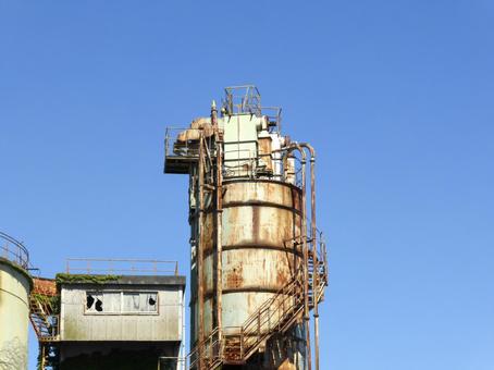 横浜市栄区・川沿いの放棄サイロ拡大 セメント,サイロ,工場の写真素材