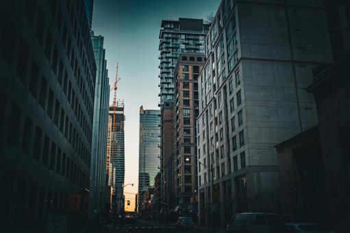 夕焼けの市街地 街並み,夕焼け,ビルの写真素材