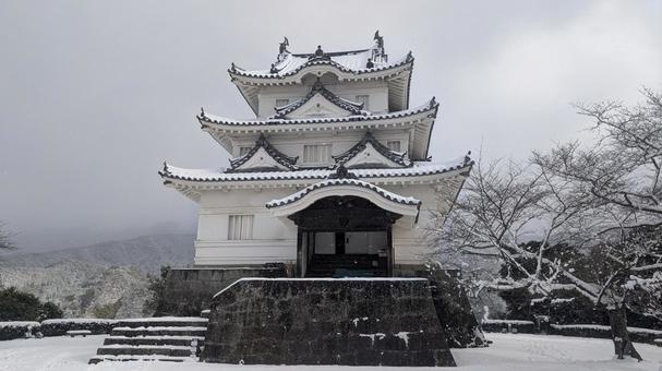 雪の宇和島城天守（正面） 城,城山,宇和島城の写真素材